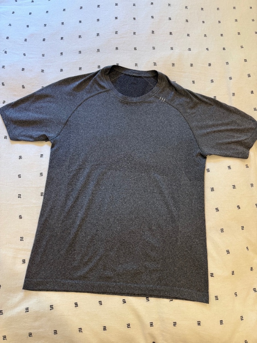 lululemon Metal Vent Tech Short-Sleeve Shirt grey small